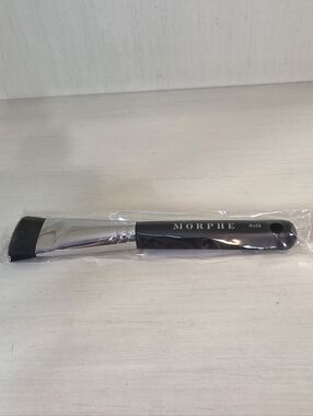 Morphe Contour Chisle Bronzer Brush - M458